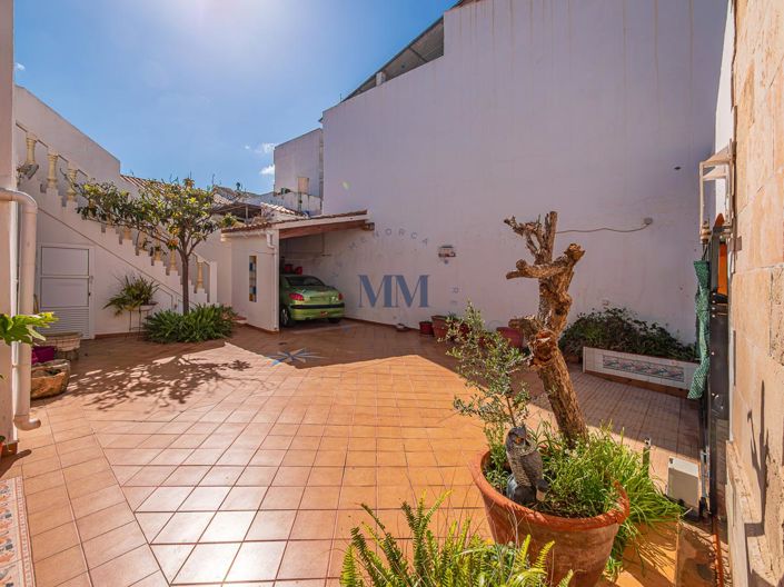 Image No.24-6 Bed Townhouse for sale