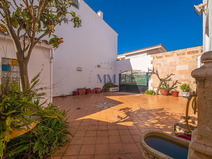 Image No.25-6 Bed Townhouse for sale