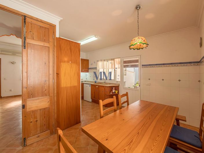 Image No.6-6 Bed Townhouse for sale