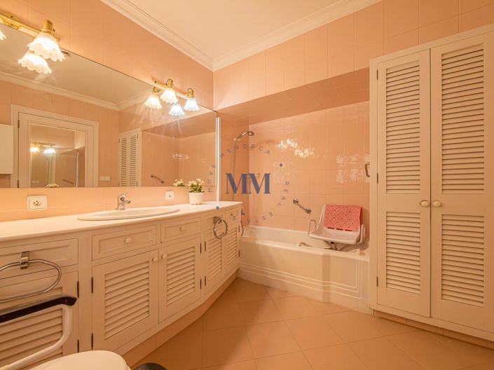 Image No.22-4 Bed House for sale