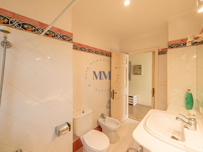 Image No.25-4 Bed House for sale