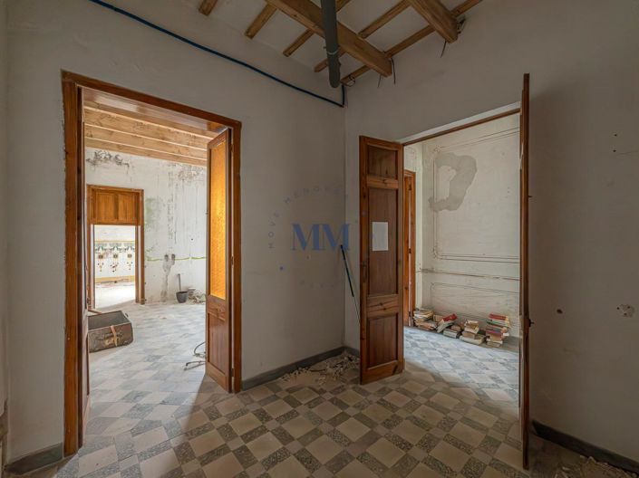 Image No.17-6 Bed Townhouse for sale