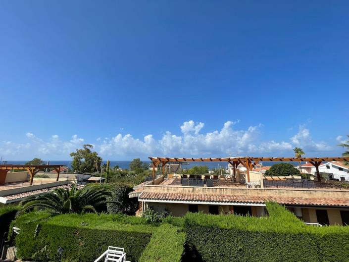 Image No.28-2 Bed Semi-Detached for sale