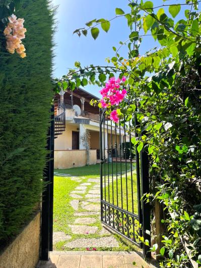 Image No.41-2 Bed Semi-Detached for sale