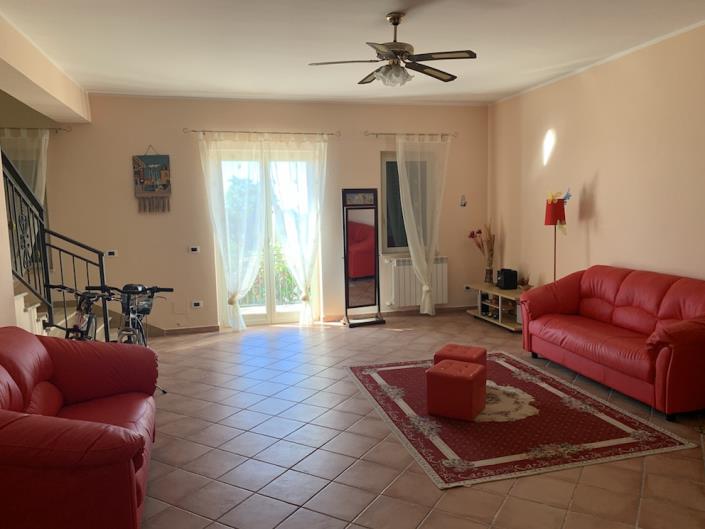 Image No.10-3 Bed House for sale