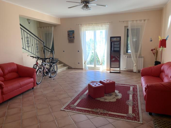 Image No.11-3 Bed House for sale