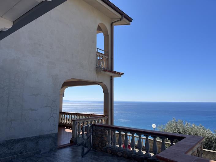 Image No.1-4 Bed Villa for sale