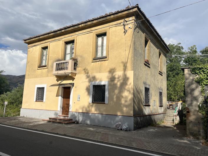 Image No.2-2 Bed Country House for sale