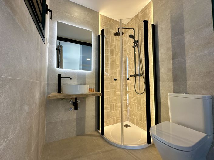 Image No.11-2 Bed Property for sale