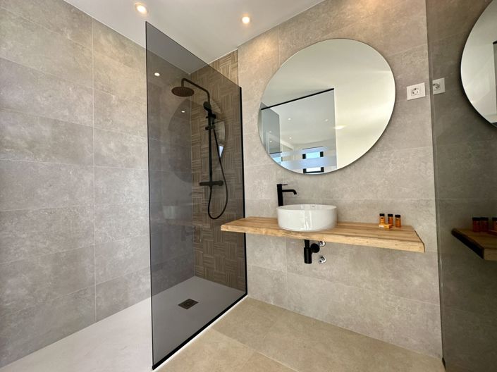 Image No.23-2 Bed Property for sale