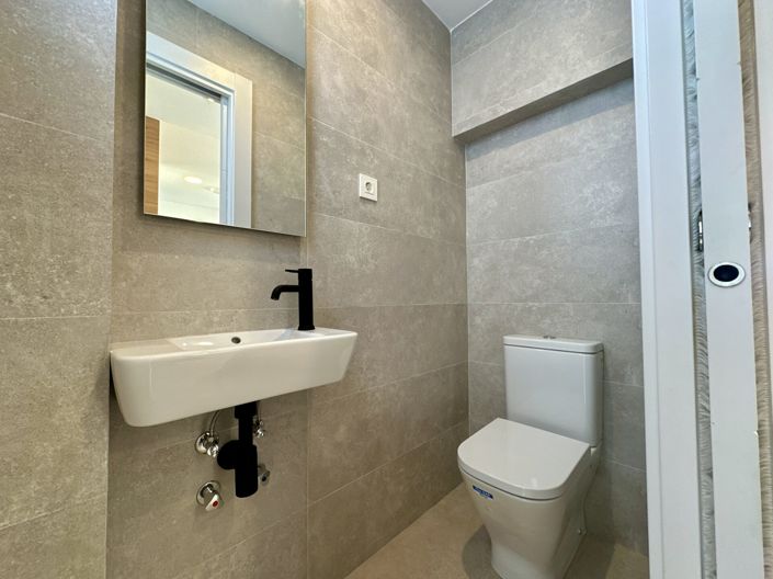 Image No.43-2 Bed Property for sale