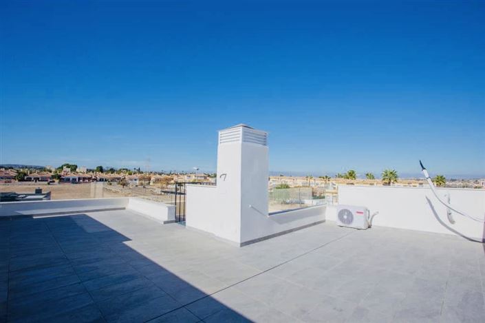 Image No.25-3 Bed Property for sale