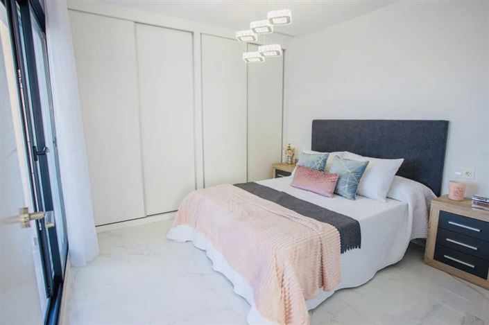 Image No.34-3 Bed Property for sale