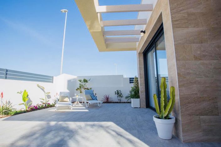 Image No.70-3 Bed Property for sale