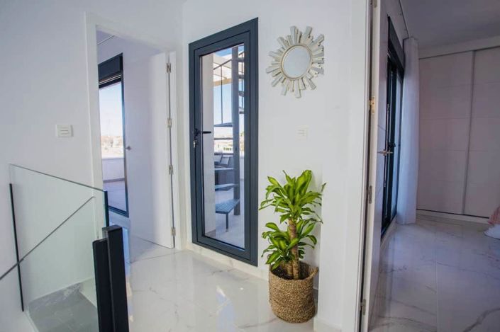 Image No.90-3 Bed Property for sale