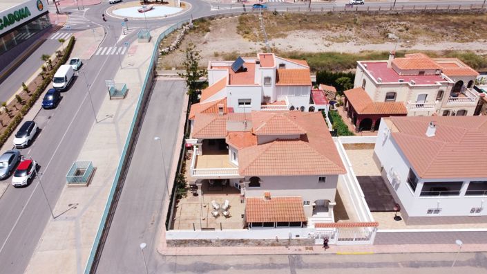 Image No.98-4 Bed Villa for sale