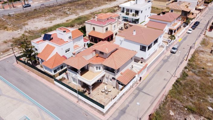 Image No.99-4 Bed Villa for sale