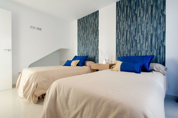 Image No.13-3 Bed Property for sale