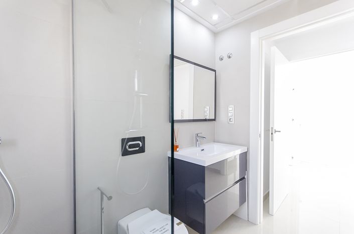 Image No.66-3 Bed Property for sale