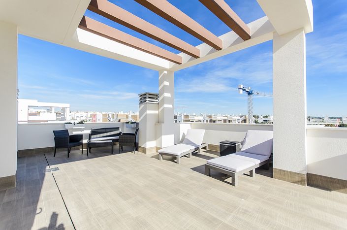 Image No.77-3 Bed Property for sale