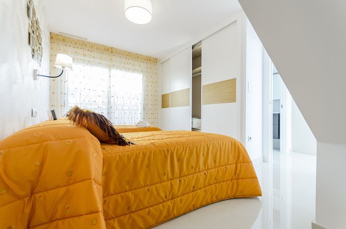 Image No.81-3 Bed Property for sale