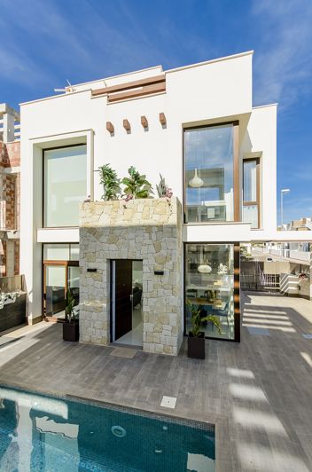 Image No.89-3 Bed Property for sale