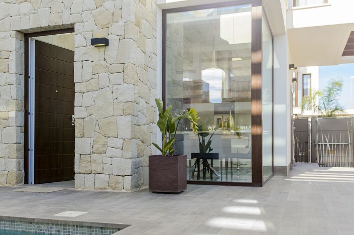 Image No.98-3 Bed Property for sale