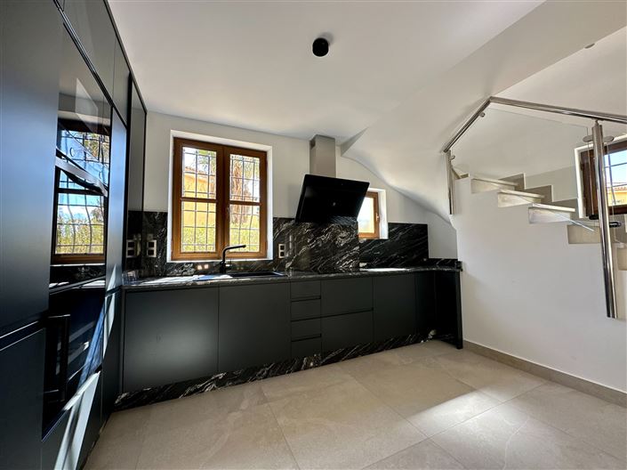 Image No.21-3 Bed Property for sale