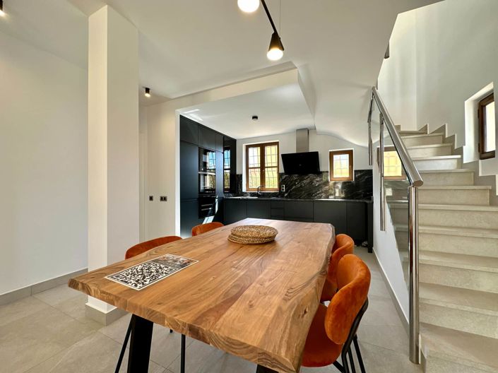 Image No.29-3 Bed Property for sale