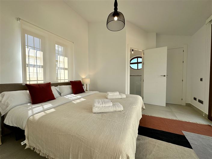 Image No.38-3 Bed Property for sale