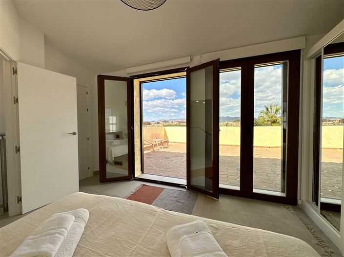 Image No.40-3 Bed Property for sale