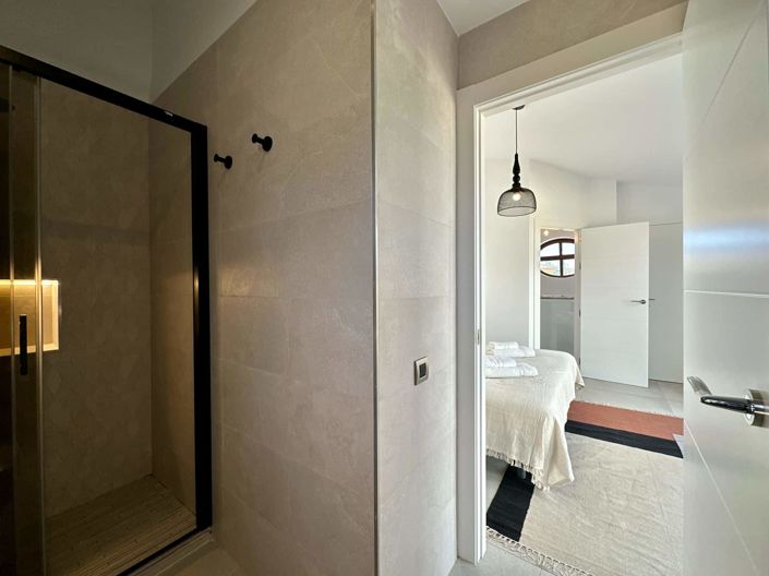 Image No.44-3 Bed Property for sale