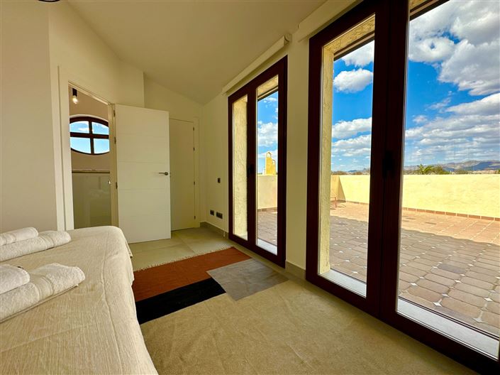 Image No.45-3 Bed Property for sale