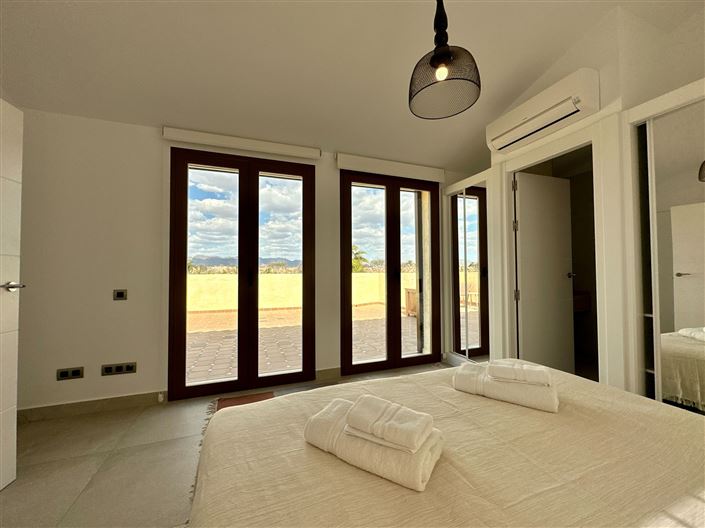 Image No.50-3 Bed Property for sale