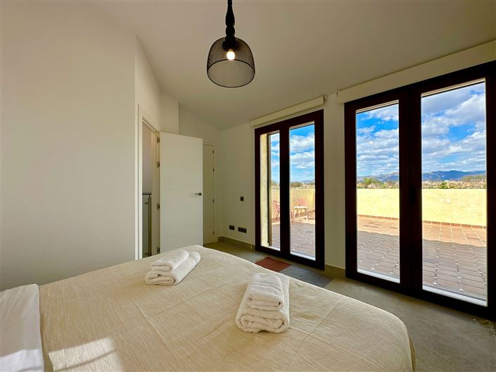 Image No.51-3 Bed Property for sale