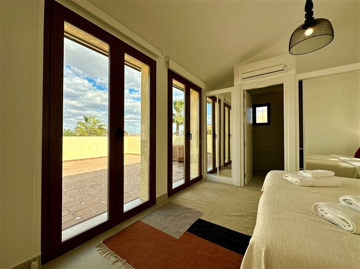 Image No.54-3 Bed Property for sale