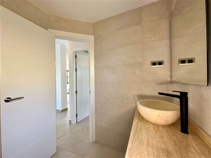 Image No.57-3 Bed Property for sale