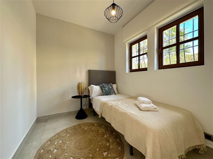 Image No.60-3 Bed Property for sale