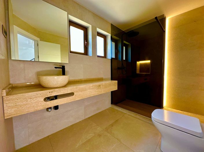 Image No.7-3 Bed Property for sale