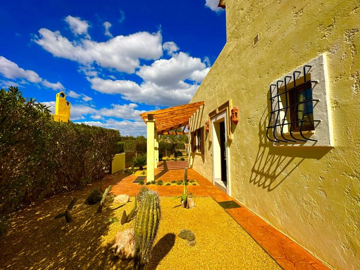 Image No.66-3 Bed Property for sale