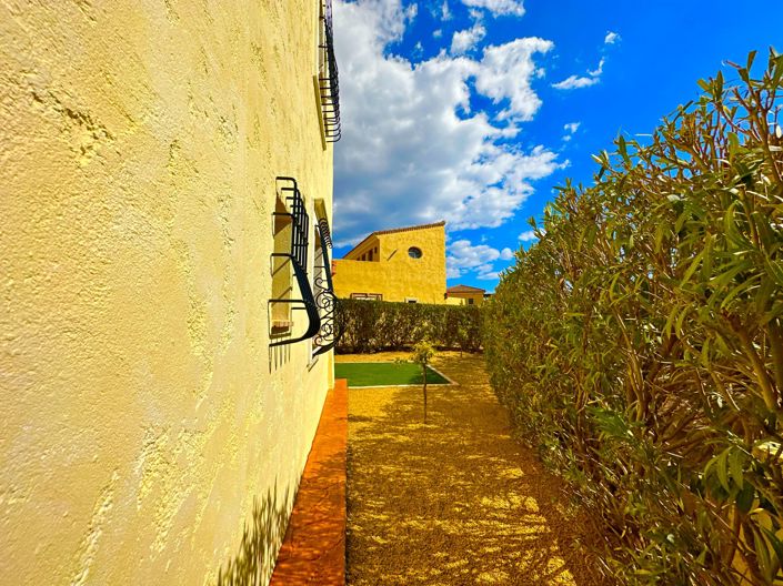 Image No.67-3 Bed Property for sale