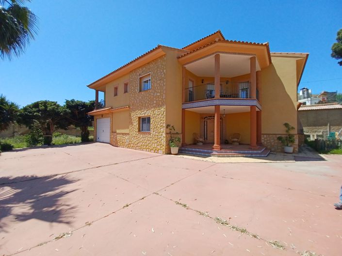 Image No.1-4 Bed Villa for sale