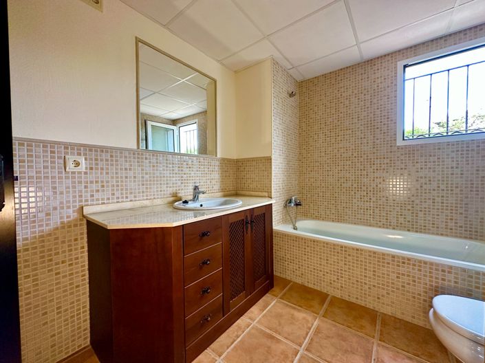 Image No.27-3 Bed Villa for sale