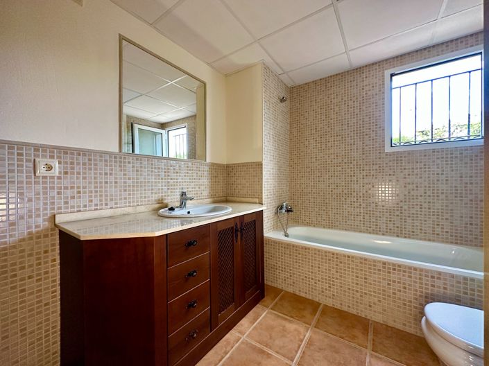 Image No.57-3 Bed Villa for sale