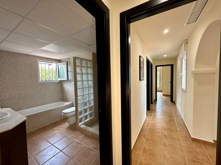 Image No.61-3 Bed Villa for sale