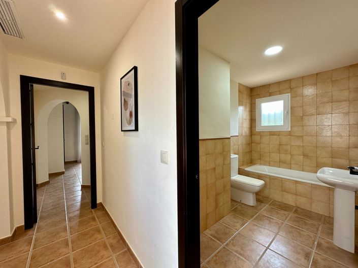 Image No.65-3 Bed Villa for sale