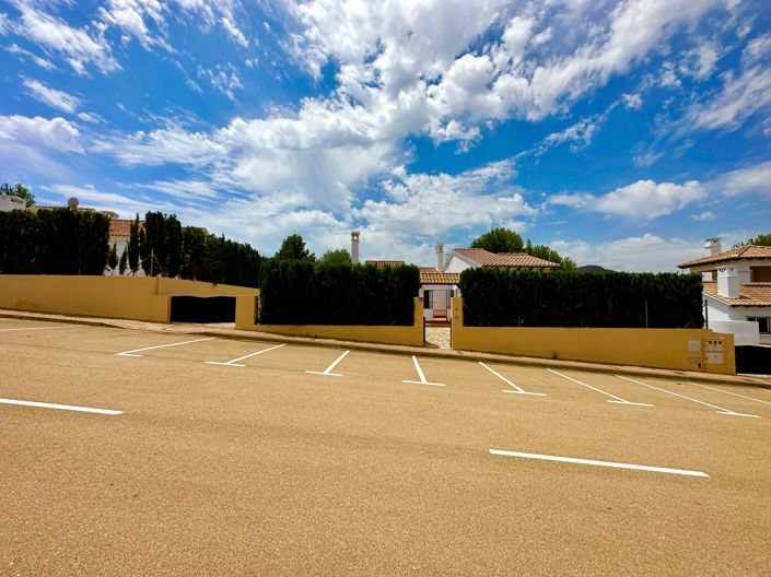 Image No.68-3 Bed Villa for sale