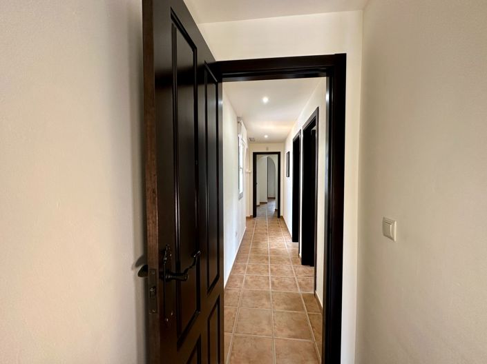 Image No.77-3 Bed Villa for sale