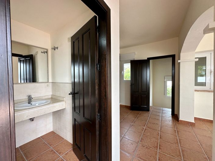 Image No.66-3 Bed Villa for sale