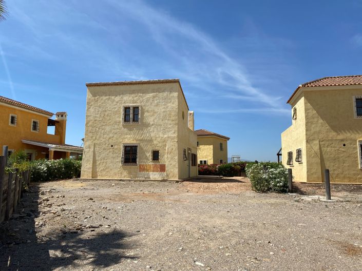 Image No.5-3 Bed Property for sale